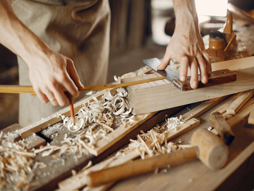 Faire appel à un ébéniste pour des meubles en bois sur mesure dans le Gers